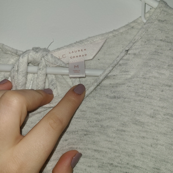 White shirt - Picture 3 of 5